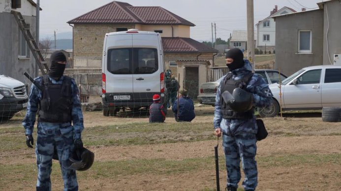 Mass searches in the homes of Crimean Tatars, Simferopol district, 27 March 2019 / Photo: Crimean Solidarity