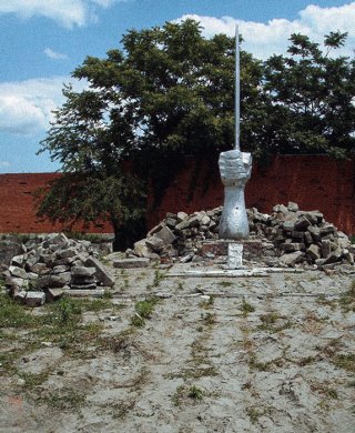 2. Dismantling of the memorial in 2014 / Photo: Caucasian Knot