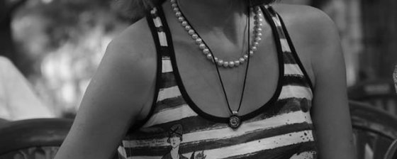 В двух местах одновременно и возле дома, которого нет