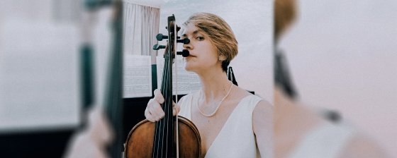 «Пока „пришельцы“ осматривали мои вещи и дом, я пела»: музыкантку из Томска Анну Чагину осудили по статье о «дискредитации»