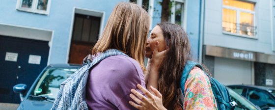 «Теперь у нас есть все время мира — торопиться некуда». Репортаж о воссоединении Саши Скочиленко c близкими