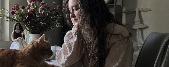 «У меня внутри огромная дыра. Из нее дует ветер». Интервью с художницей Алисой Горшениной, которую вынудили уехать из России