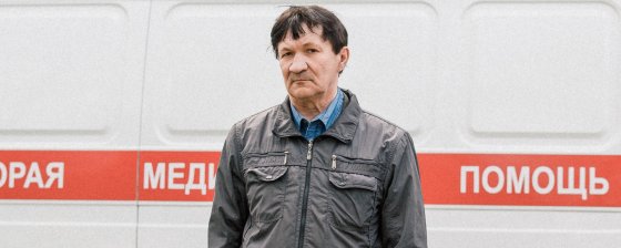 «Ударили по голове, волоком затащили в машину»: рассказ кемеровского пенсионера о задержании сотрудниками прокуратуры из-за постов о ФСБ