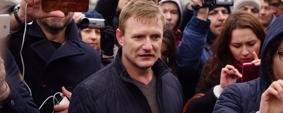 Независимое расследование: на Навального напал известный активист SERB