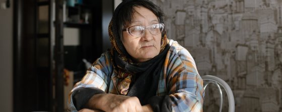 70-летнюю Анастасию Гордиенко осудили на 1,5 года условно за антивоенные комментарии. Брат ее мужа выступил в суде свидетелем обвинения