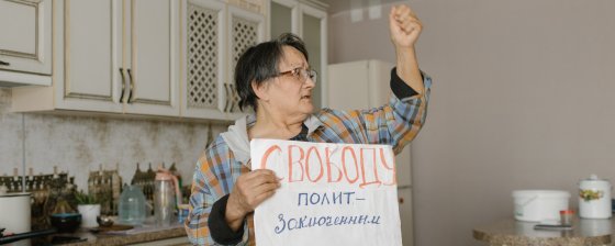 «Піду нацистів бити». Как живет семья протестных фермеров из покинутой деревни, пока их соседи-украинцы идут на войну