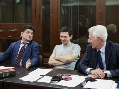      «Вот неймется тебе, Илья»: разговоры Ильи Яшина с полицейскими во время ареста
    