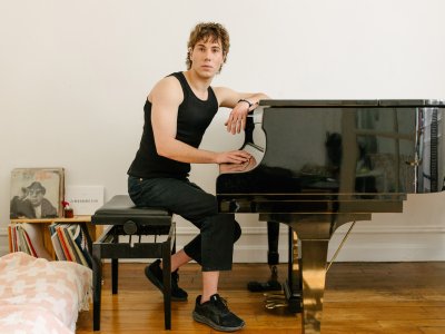      «Сотрудник колонии нашел номер мамы, написал ей и передал мне привет». Интервью с музыкантом Игорем Левченко после выхода из колонии
    