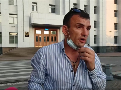      Как полицейские в Хабаровске пытались отобрать «Фургаломобиль»: рассказ водителя
    