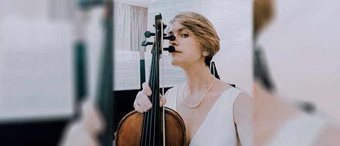 «Пока „пришельцы“ осматривали мои вещи и дом, я пела»: музыкантку из Томска Анну Чагину осудили по статье о «дискредитации»