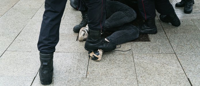 Во время зимних протестов 2021 года полицейские избивали журналистов. Эти случаи до сих пор не расследованы