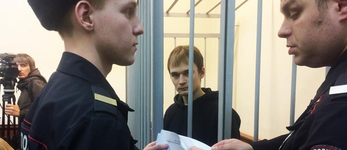 В чем обвиняют Мифтахова: дело о разбитом окне. Хронология