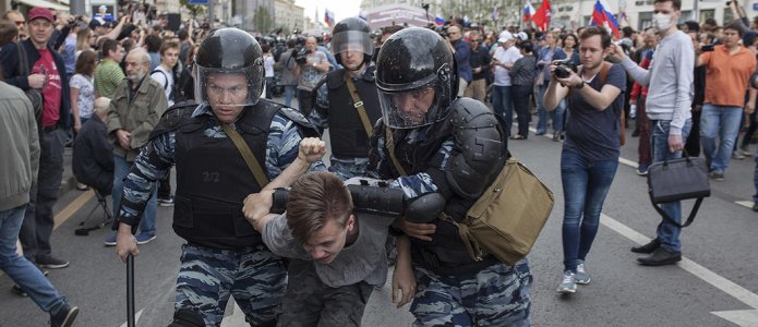 Картофельный росток и большой дядя: начался суд над подростком за события 12 июня