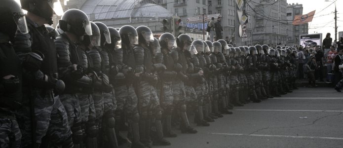 С фигурантов «Болотного дела» потребовали деньги за палки и рации