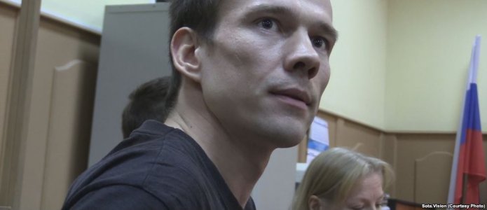 Дадину еще долго мучиться: Конституционный суд скорректировал 212.1 УК