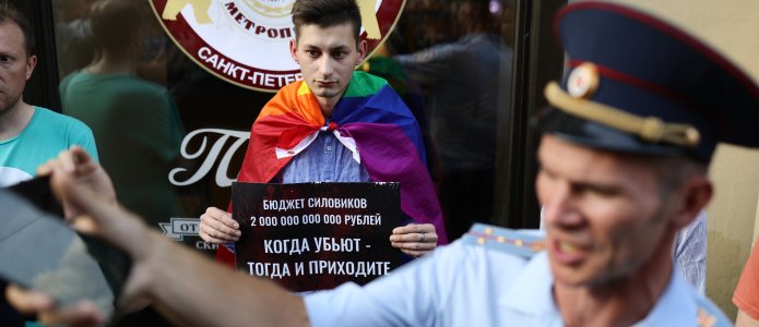 «Всё это происходит на глазах у полиции»: как преследуют ЛГБТ-активистов