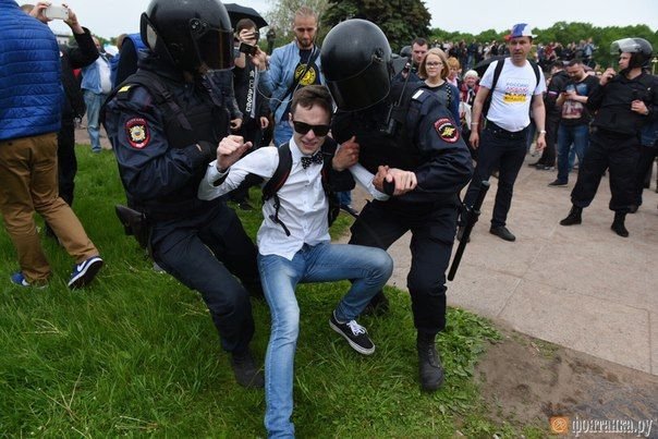 Как это было: рассказы задержанных на День России, часть 2